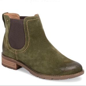 Sofft Shelby Olive Suede Bootie - size 7 1/2